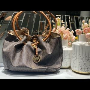 Micheal Kors bag 7/10 condition.